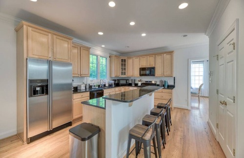 Arlington Casa | 6548 35th Street · Luxurious*KingBeds*PrvBackyard*Jacuzzi*Park4