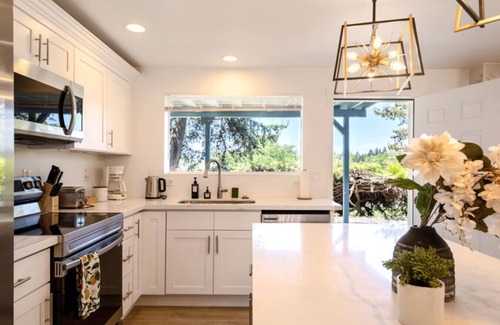 Green Lake Casa | 6615 Entire · 6b4b Newly Remodeled Home w/ Green Lake View