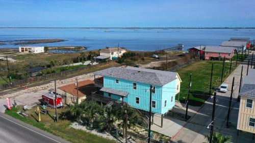 Flour Bluff Casa | 6BDR Bay Haven w Shared Waterfront Pool Boat Dock Keeper Trout by AvantStay