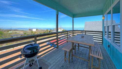 Flour Bluff Casa | 6BDR Bay Haven w Shared Waterfront Pool Boat Dock Keeper Trout by AvantStay