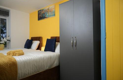 Farnworth Casa | 6Bed Home in Bolton Ideal for Contractors & Groups