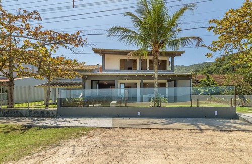 Zimbros Apartamento | 6BR Beachfront Home in Bombinhas Abm0101