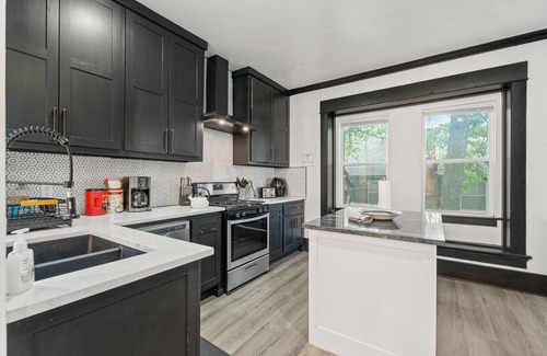 Central Oklahoma City Casa | 6BR Retreat Comfort Convenience Kitchen 16