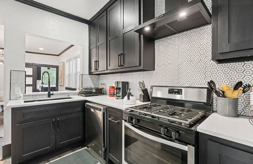 Central Oklahoma City Casa | 6BR Retreat Comfort Convenience Kitchen 16