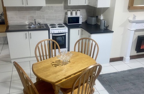 Bircotes Cabaña | 6Guests-3Bedroom-Tv-Parking