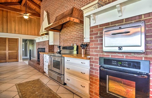 Ludington Casa | ¡Casa costera de 7 acres en Michigan con bañera de hidromasaje y sauna!