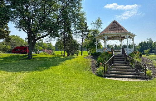 Union Grove Casa | Entire Place 7 acres - Ponds, Kayak, Boat Paddling, Fishing