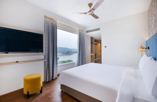 Amer Fort Road Hotel | 7 Apple Hotel Jal Mahal, Jaipur