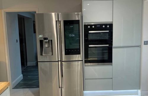 Grays Casa | 7 bed | 3 bath | M25 | Parking | Long term group bookings