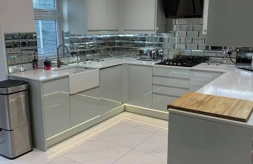 Grays Casa | 7 bed | 3 bath | M25 | Parking | Long term group bookings