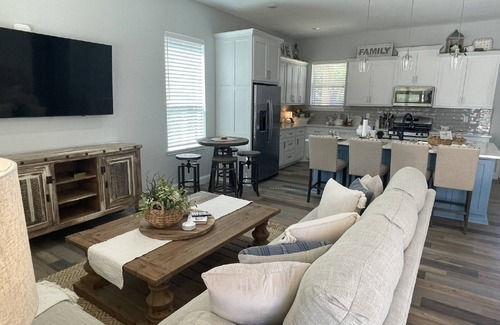 Stephenville Casa | 7 Bedroom 7.5 Bathroom House 1 Mile from Tarleton State University