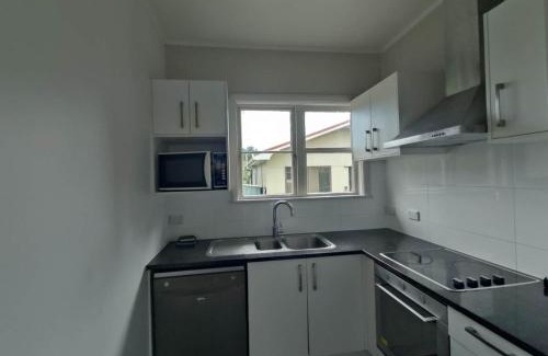 Mount Albert Casa | 7 Beds including 4 Double Beds, 1 Single Bed, 2 Double Sofa Beds Serviced House A