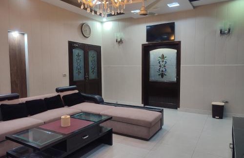 Lahore Casa | 7 BR Serviced Holiday Home Near Emporium Mall