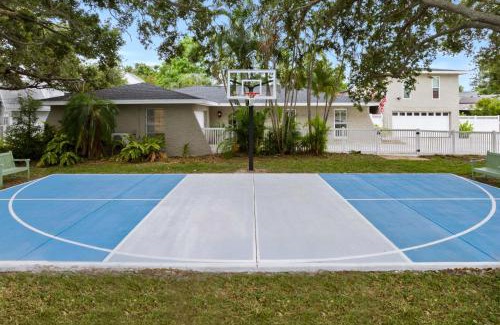 Seminole Casa | 7 Br Sleeps 22 Sport Court Heated Pool Putt Putt