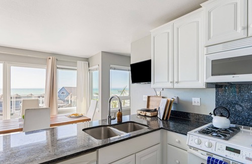 Cayucos Casa | 7 Bungalows | Steps to Pier + Beach | Ocean Views, Outdoor Bar, Firepit, Lounge