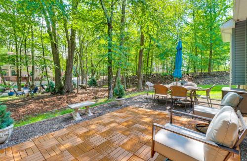 East Stroudsburg Casa | 7 Mi to Camelback Mtn Chic Penn Estates Home