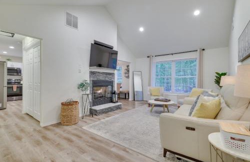 East Stroudsburg Casa | 7 Mi to Camelback Mtn Chic Penn Estates Home