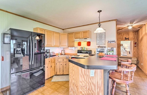 Morganton Cabina | 7 Mi to Downtown Morganton: Cabin w/ Fire Pit!
