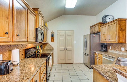 Lubbock Casa | 7 Mi to Dtwn: Family Home w/ Patio in Lubbock