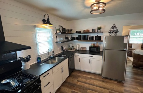 Noblesville Casa | 7 mi to Grand Park, 1 mi to Mustard Seed, 5 min to downtown Noblesville!