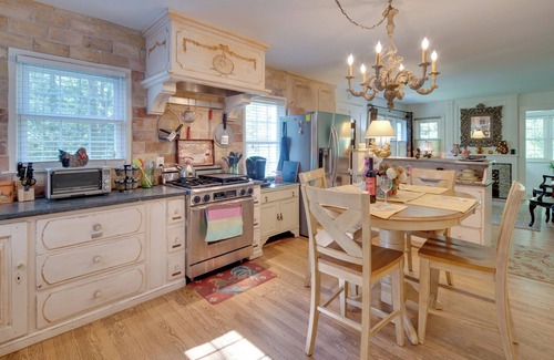 Royal Pines Cabaña | 7 Mi to The Biltmore: 'Le Canard' Cottage w/ Porch