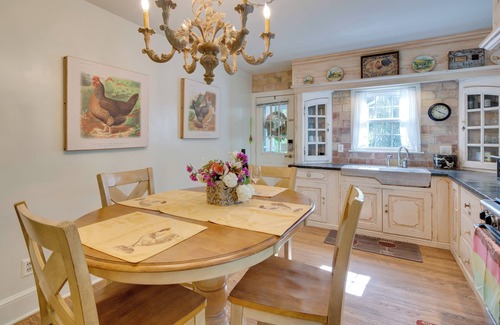 Royal Pines Cabaña | 7 Mi to The Biltmore: 'Le Canard' Cottage w/ Porch