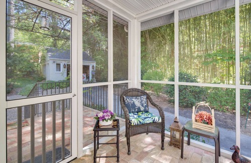 Royal Pines Cabaña | 7 Mi to The Biltmore: 'Le Canard' Cottage w/ Porch