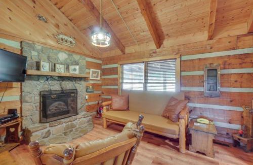 Gatlinburg - Pigeon Forge Casa | 7 Mi to The Island in Pigeon Forge Relaxing Cabin