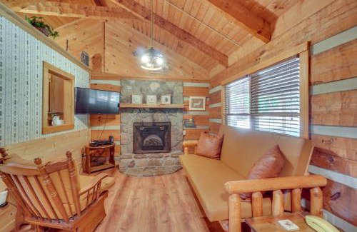 Gatlinburg - Pigeon Forge Casa | 7 Mi to The Island in Pigeon Forge Relaxing Cabin