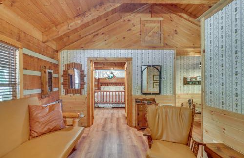 Gatlinburg - Pigeon Forge Casa | 7 Mi to The Island in Pigeon Forge Relaxing Cabin