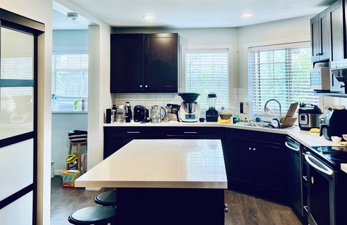 Richmond Casa | 7 min to YVR,Vancouver airport,Richmond Grace room,Free parking,1 min to bus