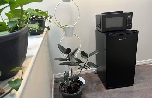 Richmond Casa | 7 min to YVR,Vancouver airport,Richmond Grace room,Free parking,1 min to bus