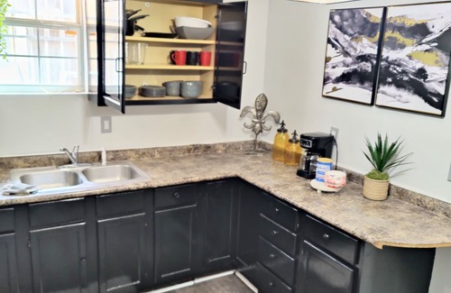 Treme Cabaña | 7 min walk to French Quarter Spacious Creole Cottage