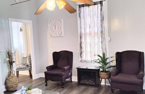 Treme Cabaña | 7 min walk to French Quarter Spacious Creole Cottage