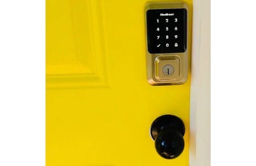 Forest Park Casa | 7 minutes to airport| Vibrant Modern Farmhouse| sleeps 5