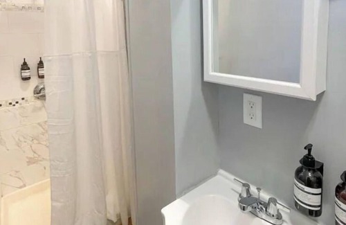 Upper Darby Apartamento | 7 Minutes to Center City Philadelphia! Entire Apartment!