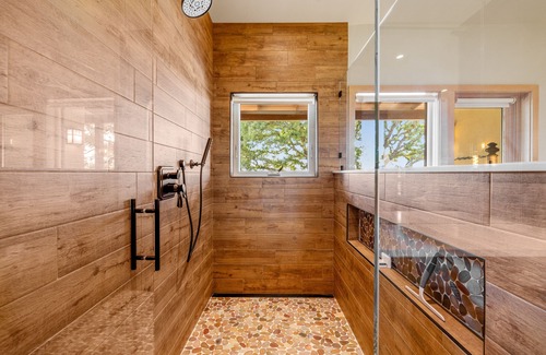 Cloverdale Casa | 70-acre luxury vineyard estate with 360-degree view, lap pool, hot tub - dogs OK