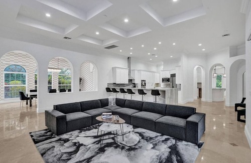 Davie Casa | 7000sf Mansion/Gameroom/Theater/Heated Pool