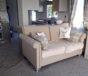 Mappleton Otro | 75 Orchard Mount, 3 bed luxury caravan Skirlington- sleeps 6