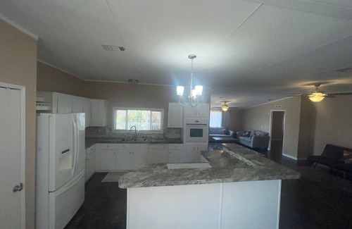 Sneads Casa | 7872 Modern & spaces 3-bedroom house with AC and WiFi in wonderful Sneads.