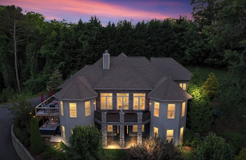 Asheville Villa | 7BR/5BA Asheville Luxury Mansion w/Sauna/ Steam/ Cold/Hottub/Gamerm/MovieTheatre