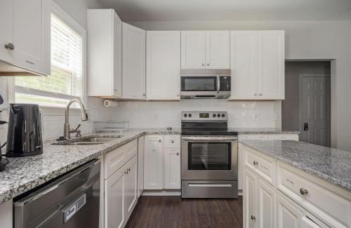 Church Street Casa | 7BR - Family Friendly Stay - 10 mins from Airport