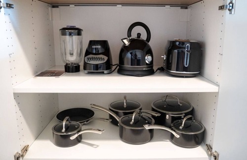 Windsor Casa | 7BR house 19 ppl DT Windsor Free Parking