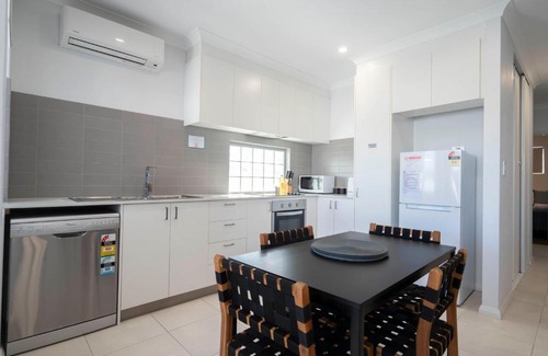 Cloverdale Apartamento | 7th Heaven in Cloverdale/Belmont - sleeps 4 - parking