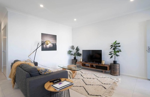 Cloverdale Apartamento | 7th Heaven in Cloverdale/Belmont - sleeps 4 - parking