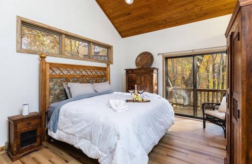 Nellysford Chalet De Esquí | 7th Hole Chalet at Wintergreen Resort Hot Tub, Sauna & 3 Fireplaces