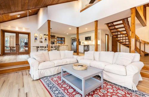 Nellysford Chalet De Esquí | 7th Hole Chalet at Wintergreen Resort Hot Tub, Sauna & 3 Fireplaces