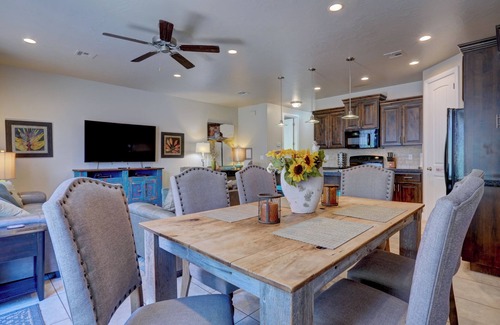 Washington Casa | Capacidad para 10 adultos $ 149 por noche Impresionante condominio de 4 camas cerca de Zion