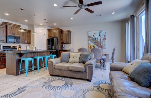 Washington Casa | Capacidad para 10 adultos $ 149 por noche Impresionante condominio de 4 camas cerca de Zion