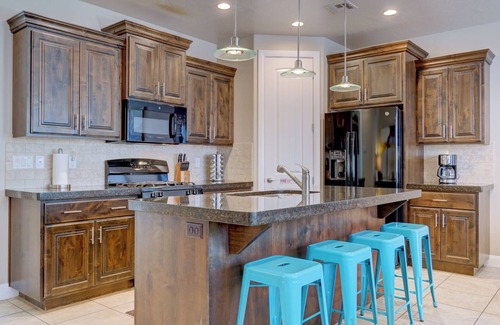 Washington Casa | Capacidad para 10 adultos $ 149 por noche Impresionante condominio de 4 camas cerca de Zion